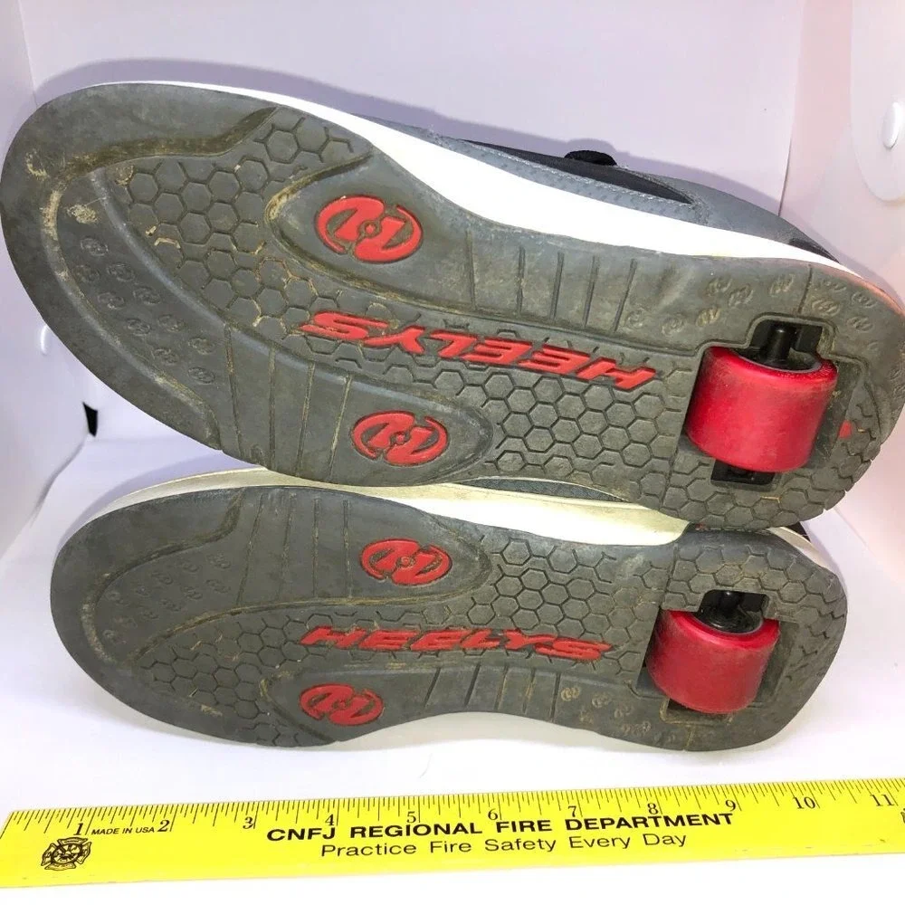 Heelys‎ Black & Gray Sneakers w/Red Piping Men's 7
